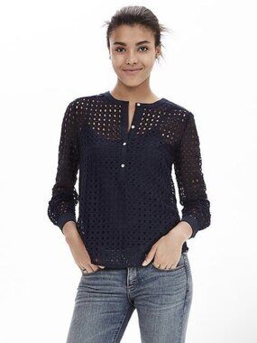 Banana Republic Women’s Navy Geo Lace Henley Blouse Top Size Small